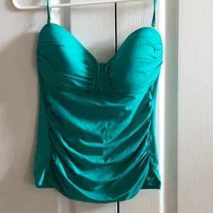 La Blanca Tankini green top. Size 10 Excellent condition. Bottoms in my closet.